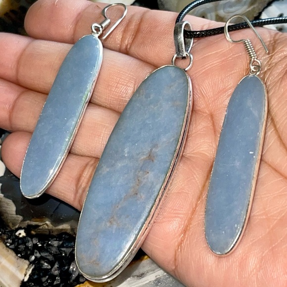 Large Set of Blue Anhydrite Angelite Pendant & Earrings - Picture 3 of 15